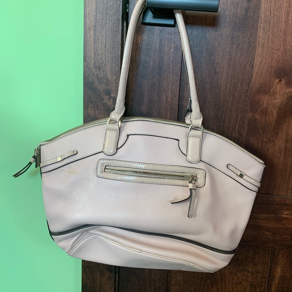 Guess Purse for sales - Picture 2 of 2